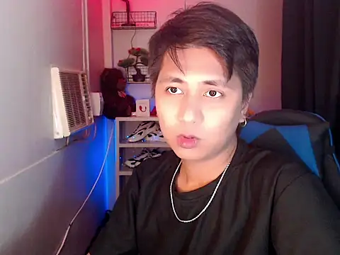 khael moreno online show from December 5, 1:36 am