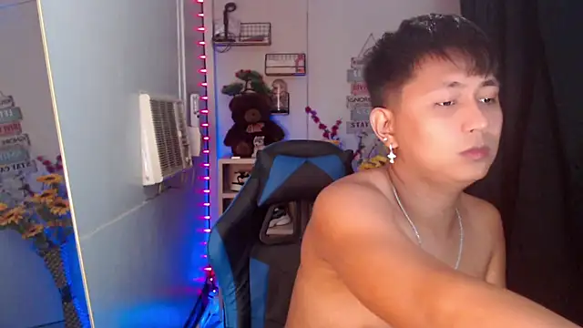 khael moreno online show from December 18, 6:08 am