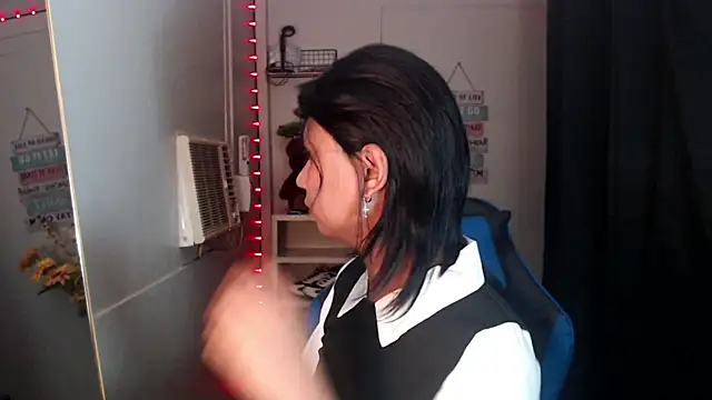 khael moreno online show from December 19, 8:54 am