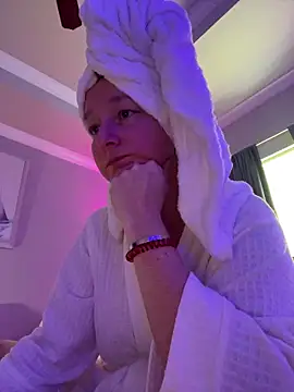 Vivian MayXxX online show from October 4, 6:28 pm