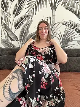 Snapshot of Daisy_Michto_Officiel chatting on May 22, 1:17 pm Daisy Michto Officiel online show from May 22, 1:17 pm
