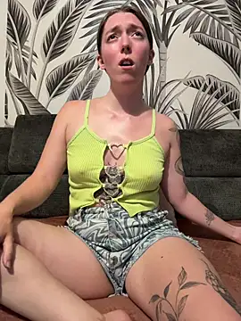 Snapshot of Daisy_Michto_Officiel chatting on July 12, 9:39 pm Daisy Michto Officiel online show from July 12, 9:39 pm