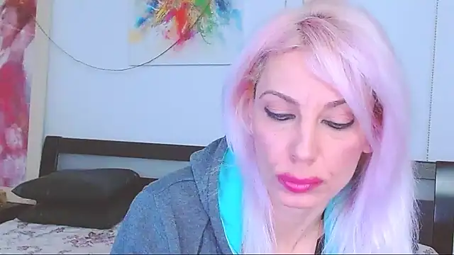 HoneyLara online show from February 11, 10:50 pm