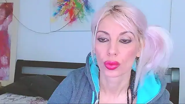 HoneyLara online show from February 16, 10:32 pm