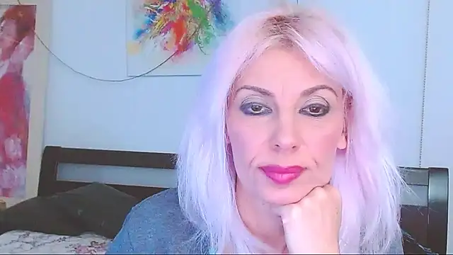 HoneyLara online show from February 19, 8:20 pm