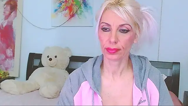 HoneyLara online show from November 19, 8:09 pm