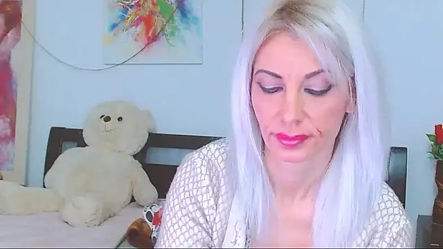 HoneyLara online show from February 9, 11:20 pm