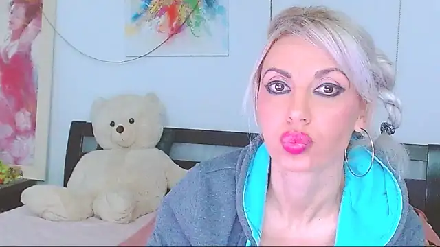 HoneyLara online show from February 28, 7:37 pm