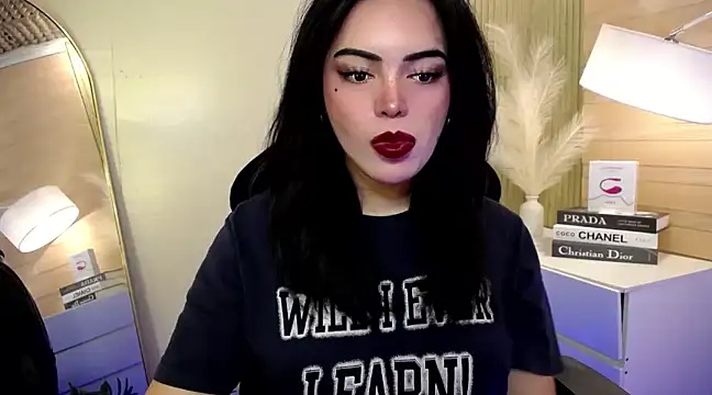 HotstuffCherrySummer online show from December 5, 6:43 am