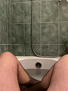 Snapshot of nmth6 chatting on December 15, 2:43 pm nmth6 online show from December 15, 2:43 pm