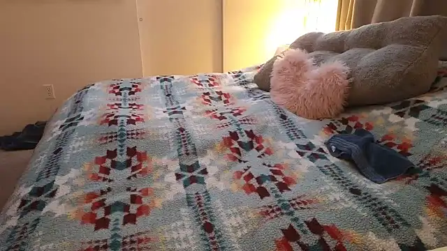 JESS LOVES online show from February 7, 3:12 am