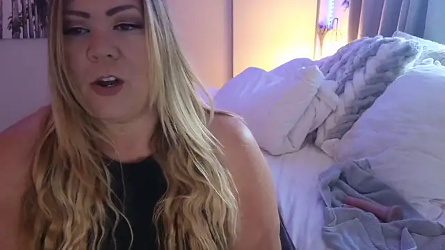 Snapshot of JESS_LOVES chatting on April 11, 4:11 pm JESS LOVES online show from April 11, 4:11 pm
