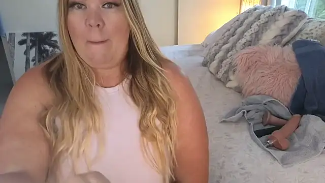 Snapshot of JESS_LOVES chatting on June 7, 2:43 pm JESS LOVES online show from June 7, 2:43 pm