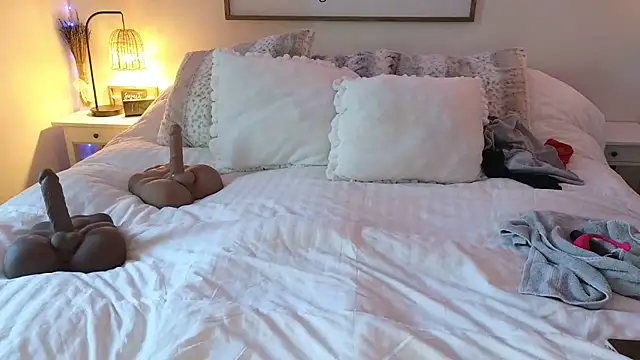 JESS LOVES online show from July 24, 7:01 pm