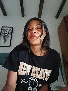 dark enchantress  online show from October 8, 7:00 pm