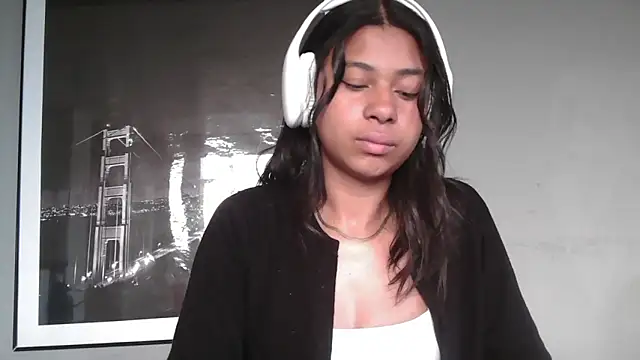 Snapshot of dark_enchantress_ chatting on February 7, 10:57 pm dark enchantress online show from February 7, 10:57 pm