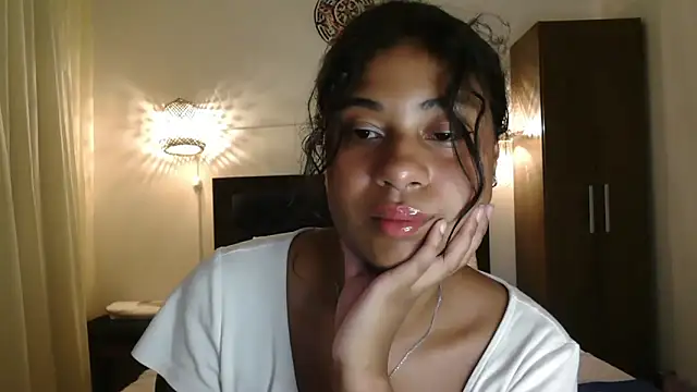 Snapshot of dark_enchantress_ chatting on March 28, 4:56 am dark enchantress online show from March 28, 4:56 am