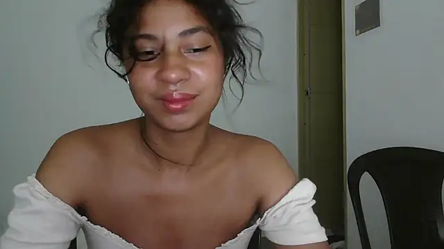 Snapshot of dark_enchantress_ chatting on April 2, 5:38 am dark enchantress online show from April 2, 5:38 am