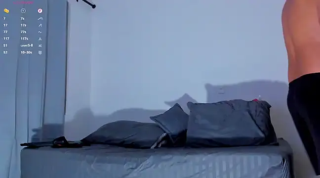 Cloudy pigDude online show from December 31, 5:44 am