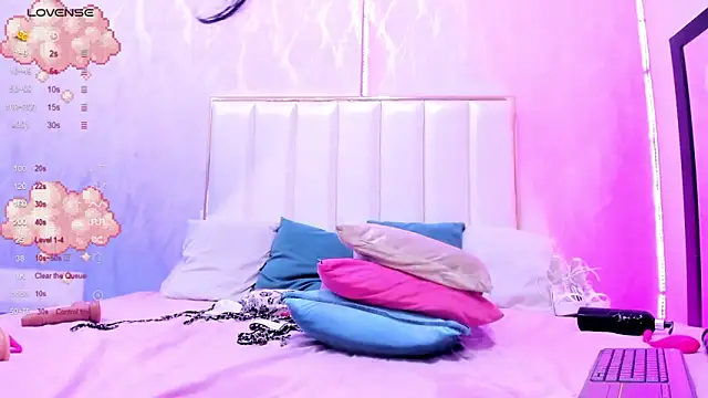 zarahfoster online show from December 10, 8:05 pm