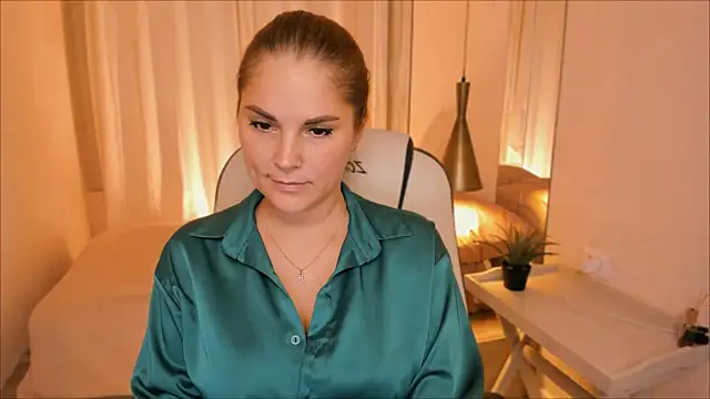 Snapshot of Ellis_Foxy chatting on December 13, 9:20 pm Ellis Foxy online show from December 13, 9:20 pm