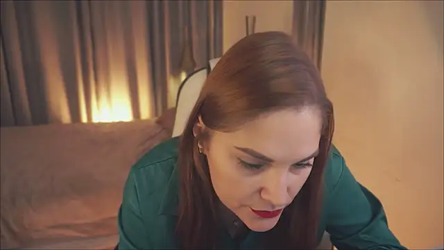 Snapshot of Ellis_Foxy chatting on December 17, 9:05 pm Ellis Foxy online show from December 17, 9:05 pm