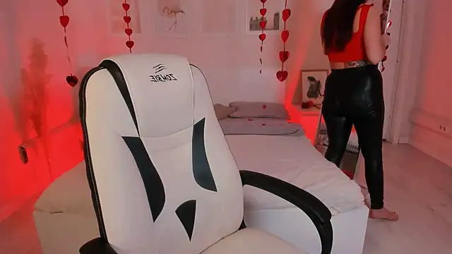 Snapshot of Ellis_Foxy chatting on February 17, 9:52 pm Ellis Foxy online show from February 17, 9:52 pm