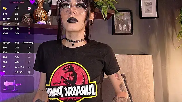 Snapshot of Mackenzie_Moore chatting on October 28, 10:45 pm Mackenzie Moore online show from October 28, 10:45 pm