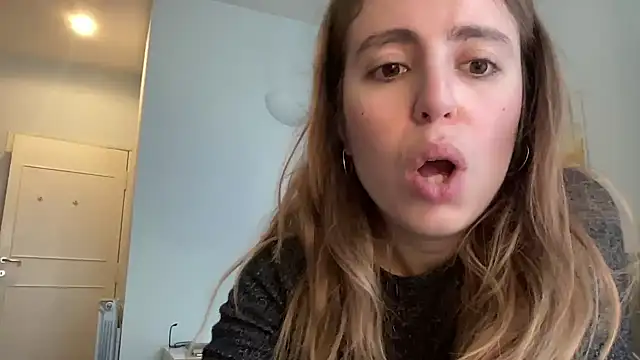 Snapshot of Mollyy998 chatting on January 6, 7:12 am Mollyy998 online show from January 6, 7:12 am