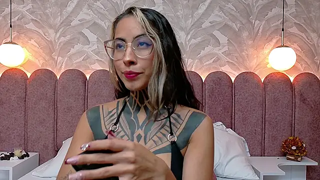 NicoleBlum online show from February 3, 12:47 pm