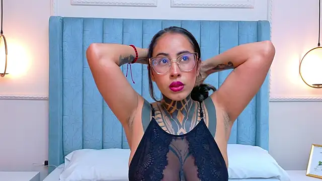 NicoleBlum online show from June 17, 7:48 pm