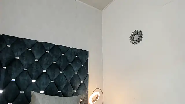 DannaFalco25 online show from December 5, 6:33 pm
