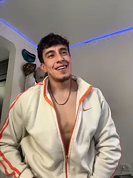 Snapshot of strongboy_ chatting on February 17, 5:52 pm strongboy online show from February 17, 5:52 pm