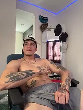 Snapshot of strongboy_ chatting on February 18, 6:04 pm strongboy online show from February 18, 6:04 pm