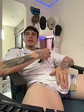 Snapshot of strongboy_ chatting on February 20, 5:57 pm strongboy online show from February 20, 5:57 pm