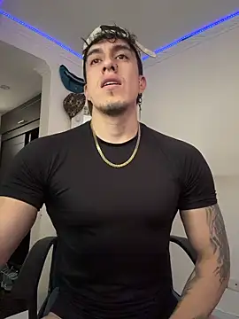 Snapshot of strongboy_ chatting on February 25, 6:06 pm strongboy online show from February 25, 6:06 pm