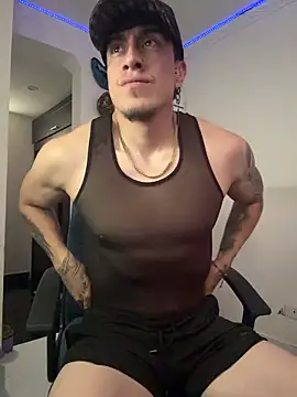 Snapshot of strongboy_ chatting on February 26, 6:07 pm strongboy online show from February 26, 6:07 pm