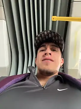 Snapshot of strongboy_ chatting on March 6, 5:31 pm strongboy online show from March 6, 5:31 pm