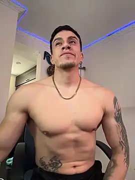 Snapshot of strongboy_ chatting on March 19, 5:39 pm strongboy online show from March 19, 5:39 pm