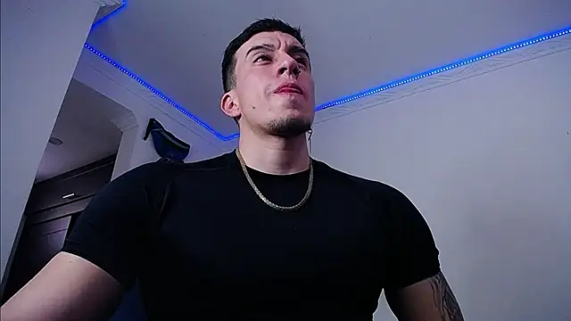 Snapshot of strongboy_ chatting on March 21, 7:28 pm strongboy online show from March 21, 7:28 pm