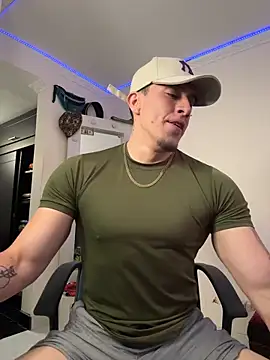 Snapshot of strongboy_ chatting on March 31, 7:25 pm strongboy online show from March 31, 7:25 pm