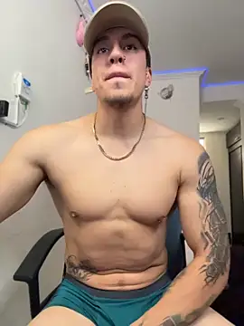 Snapshot of strongboy_ chatting on April 23, 2:41 pm strongboy online show from April 23, 2:41 pm