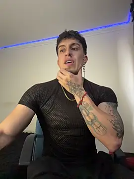 Snapshot of strongboy_ chatting on May 8, 8:25 pm strongboy online show from May 8, 8:25 pm
