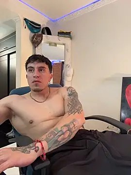 Snapshot of strongboy_ chatting on June 11, 5:33 pm strongboy online show from June 11, 5:33 pm