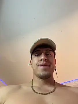 Snapshot of strongboy_ chatting on June 13, 5:00 pm strongboy online show from June 13, 5:00 pm
