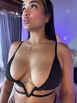 LEAH DOUUGLASS online show from January 24, 5:32 pm