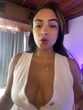 LEAH DOUUGLASS online show from February 7, 6:02 pm