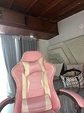 LEAH DOUUGLASS online show from September 14, 12:37 pm