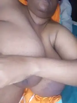 Snapshot of bigtitssxx chatting on April 14, 4:35 pm bigtitssxx online show from April 14, 4:35 pm