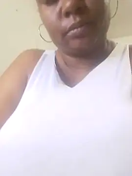 Snapshot of bigtitssxx chatting on May 8, 1:27 pm bigtitssxx online show from May 8, 1:27 pm